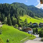 Апартаменти Roasthof Нойштіфт-ім-Штубайталь